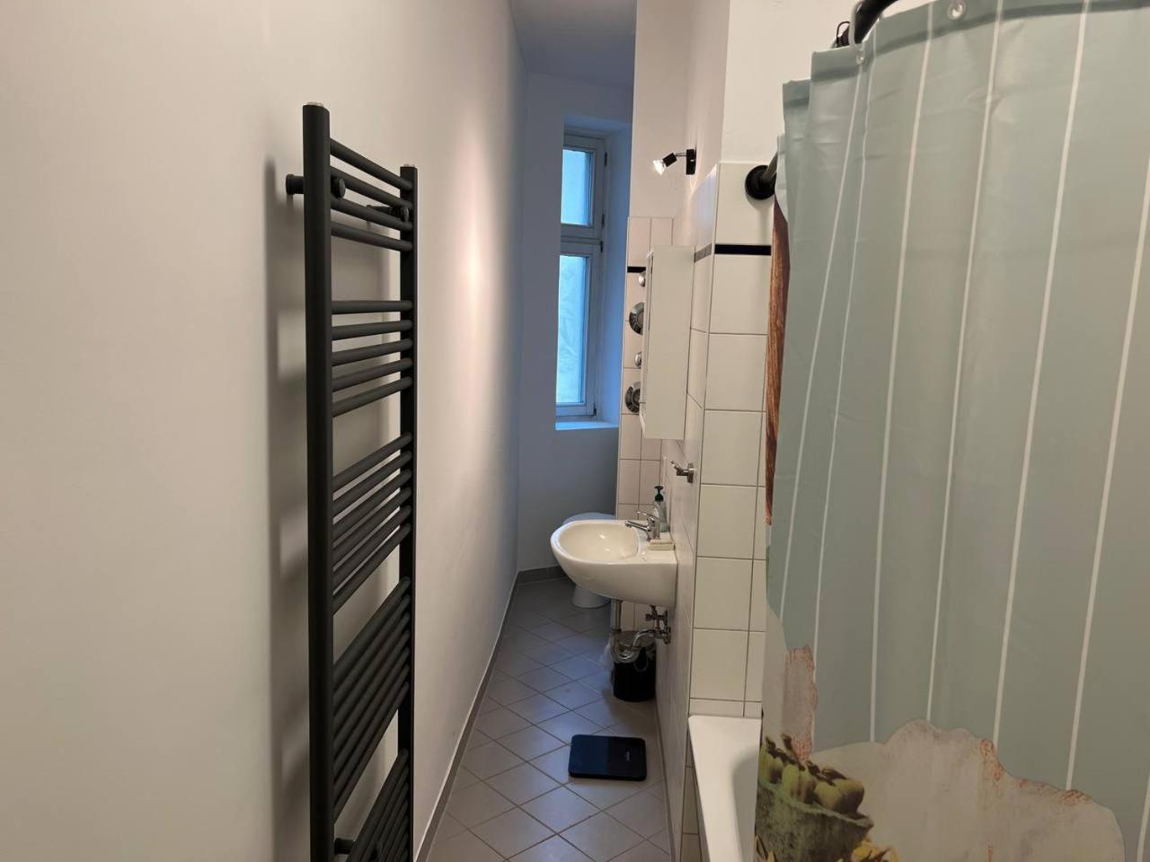 Stylish 2-Room Apartment With Balcony Next To East Side Gallery Berlin Exterior photo