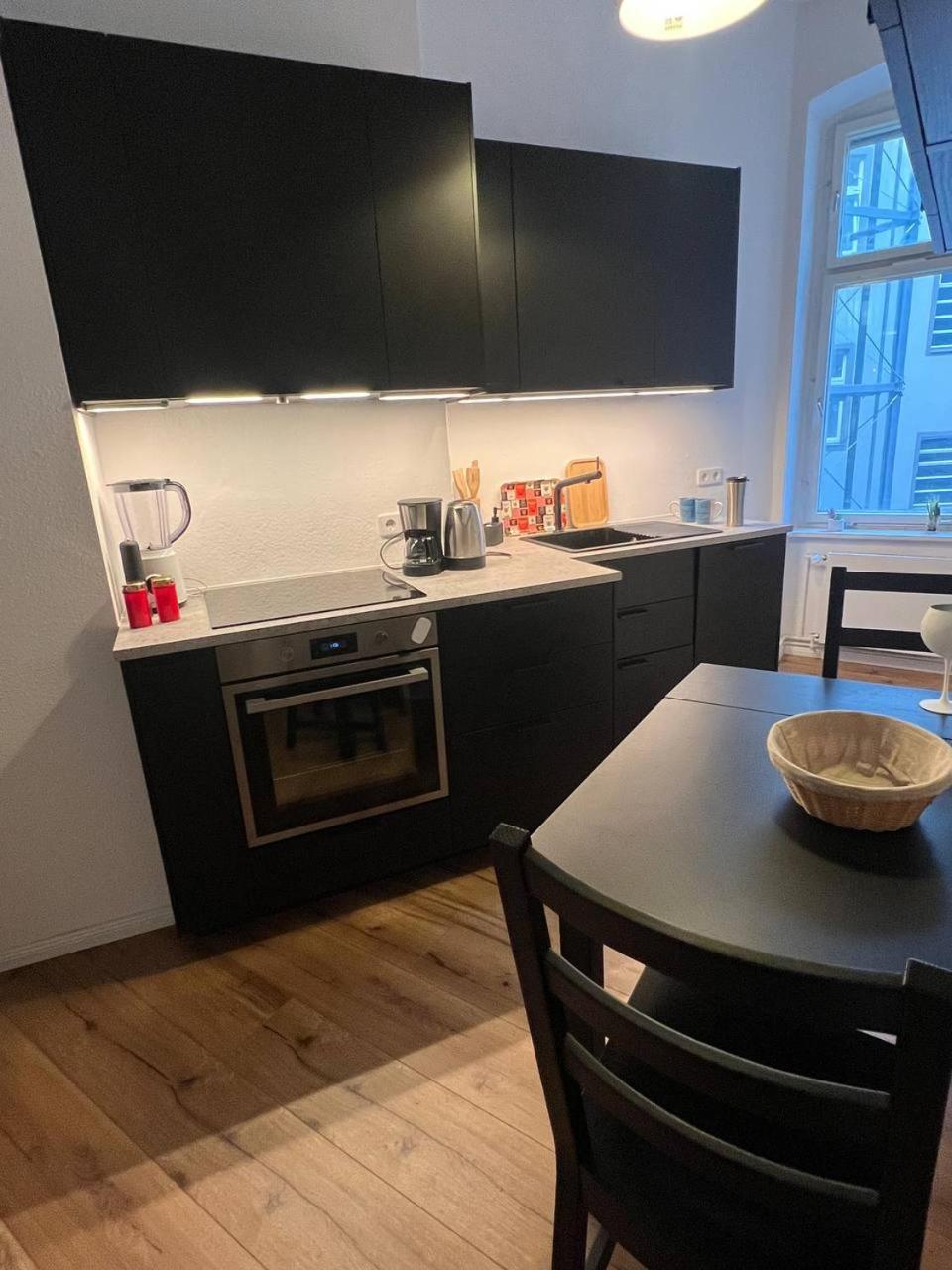 Stylish 2-Room Apartment With Balcony Next To East Side Gallery Berlin Exterior photo