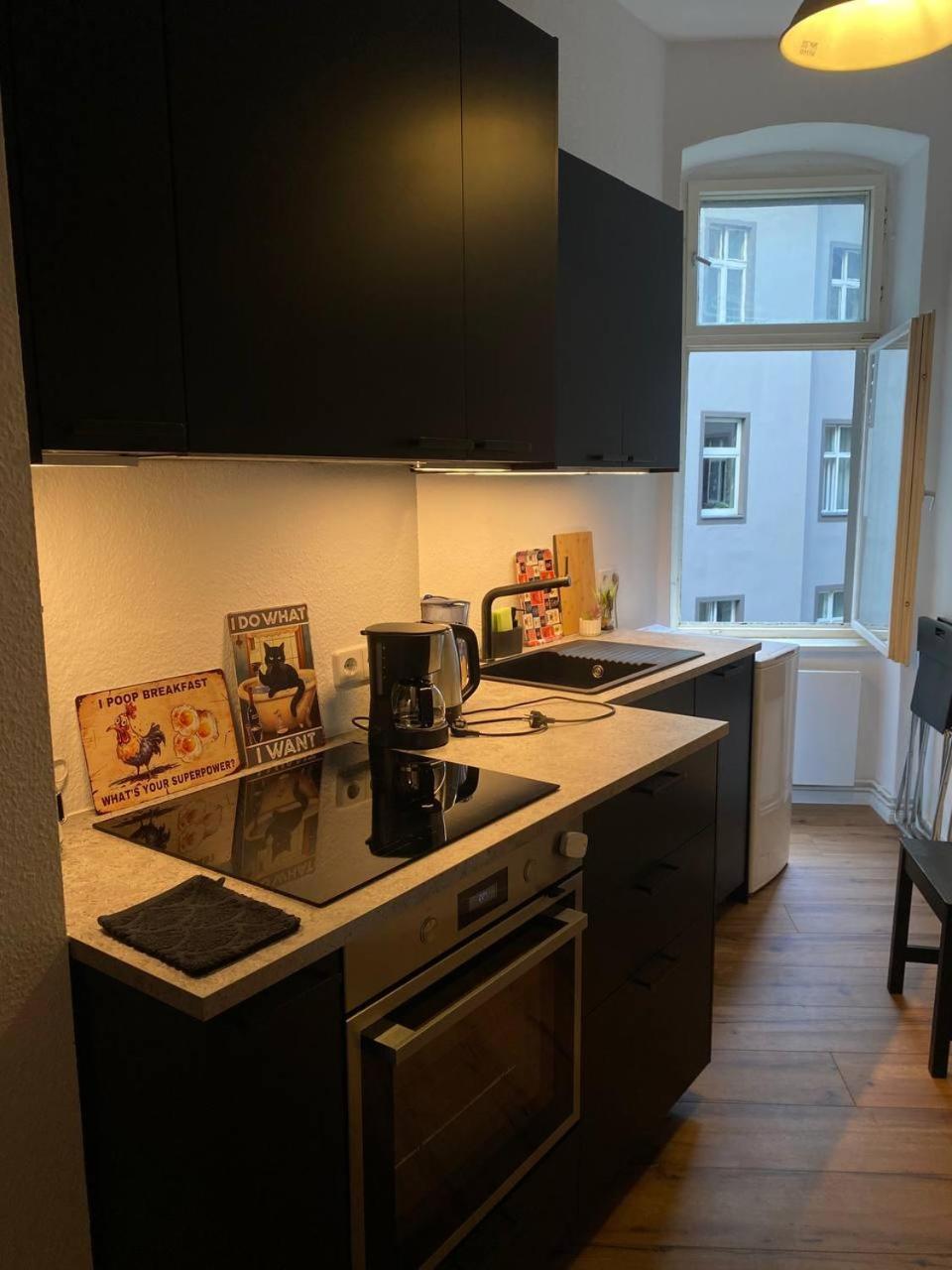 Stylish 2-Room Apartment With Balcony Next To East Side Gallery Berlin Exterior photo
